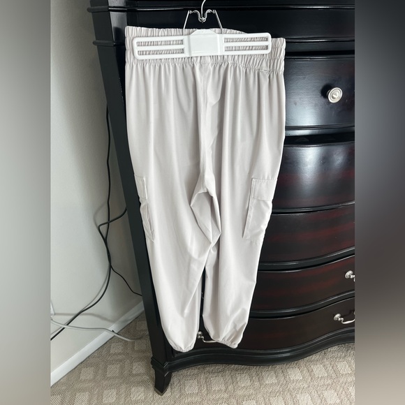 Vuori villa cargo joggers. Size smalll color stone - Picture 3 of 4